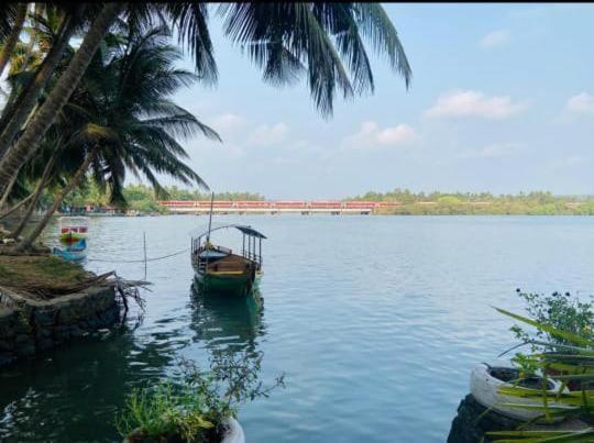 קוז'יקודה Green Island Homestay Riverside מראה חיצוני תמונה